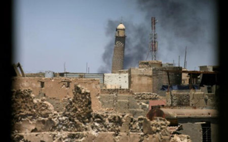 Tháp của nhà thờ Hồi giáo ở Mosul hôm 1/6 khi chưa bị đánh sập.